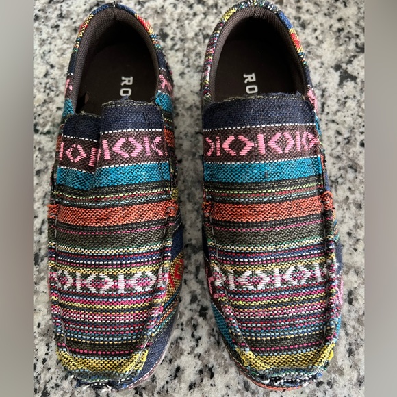 Roper Women’s 7.5 Aztec comfortable shoes. - Picture 1 of 5